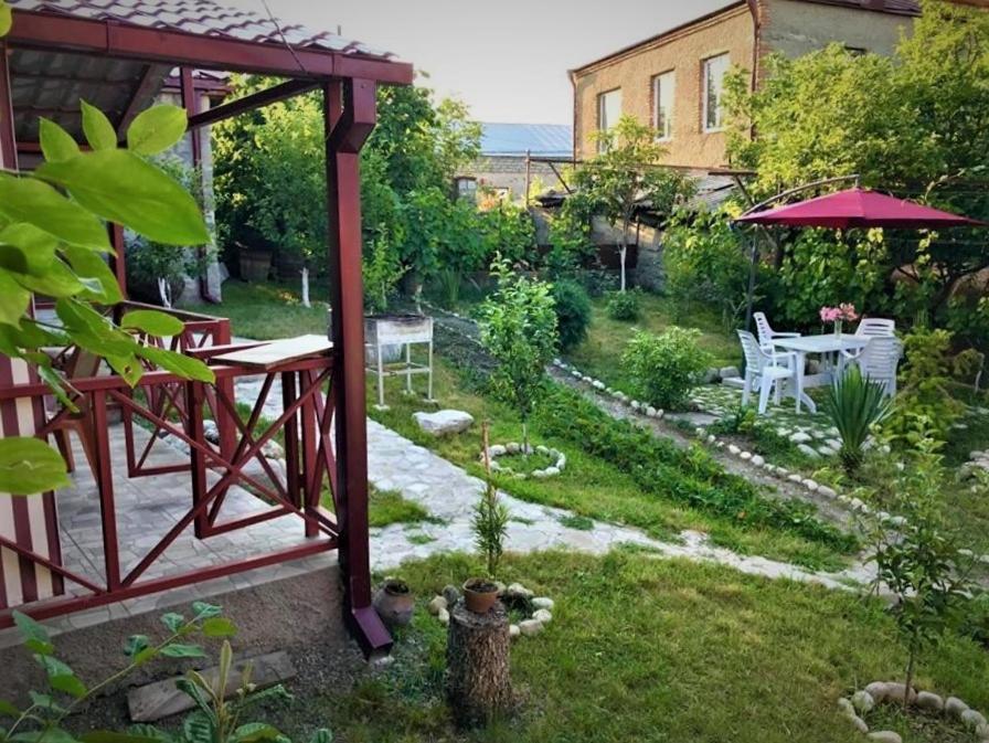Guesthouse Lilia &Wine Celler Telavi Exteriör bild