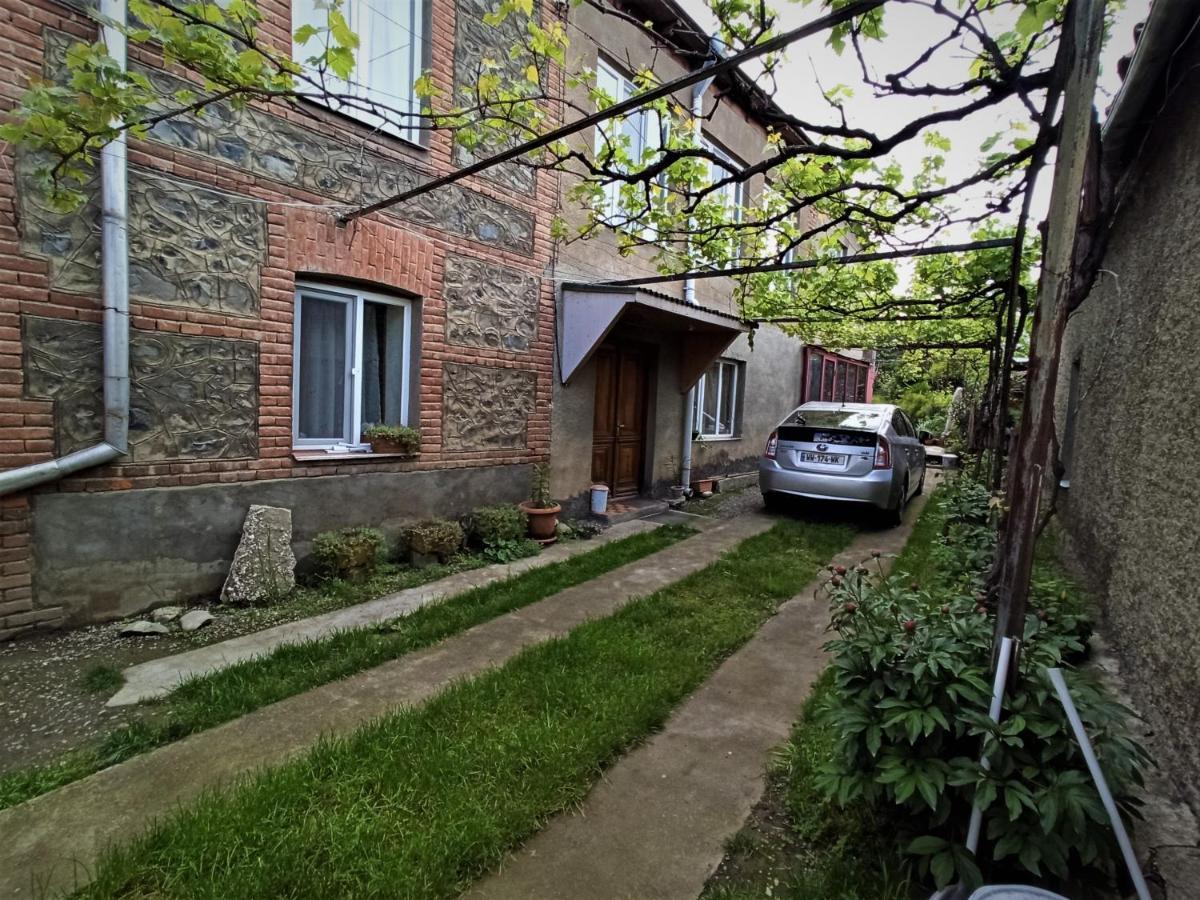 Guesthouse Lilia &Wine Celler Telavi Exteriör bild